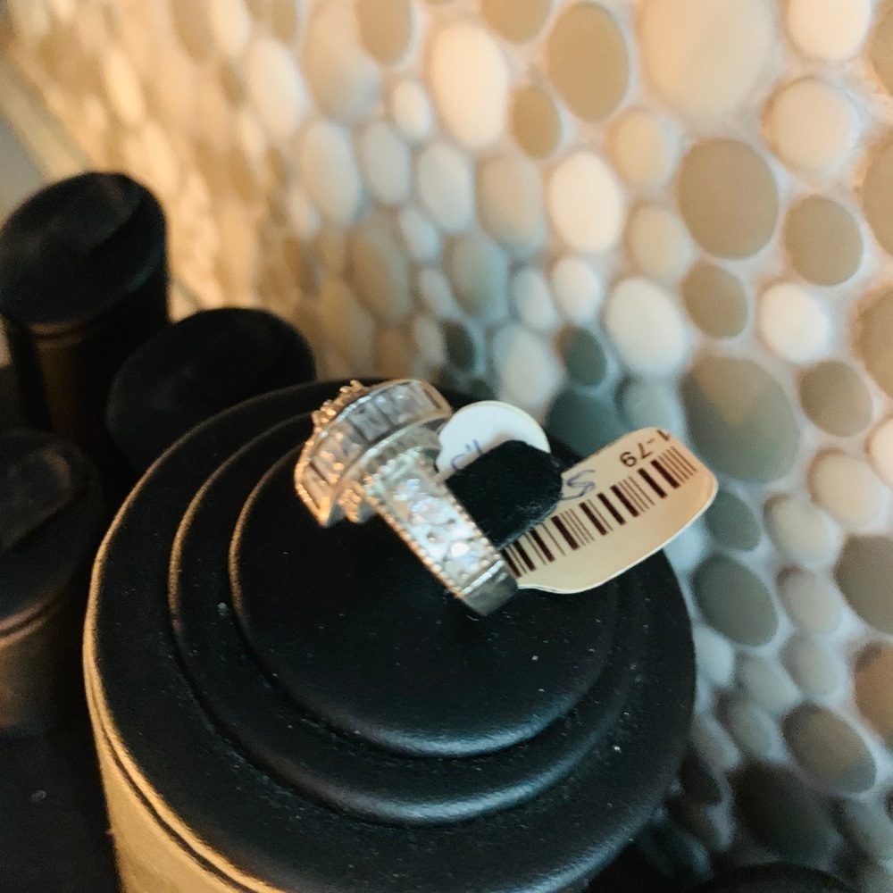 Sterling Silver Rung with CZ size 7.5 BN💍 - Picture 2 of 3